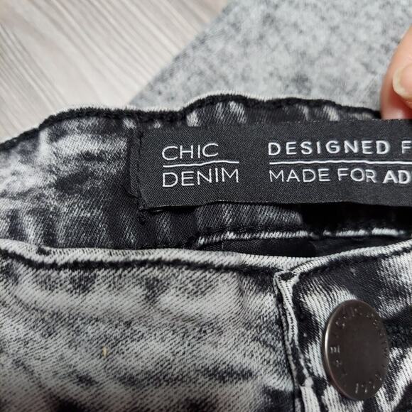 City Chic Women's Plus Size Harley Mid-Rise Ankle Grazer Black Acid Wash Jeans - Picture 4 of 8